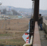 В Керчи на Будёновском мосту снимали билборды, которые погнула фура - Kerch.Fm