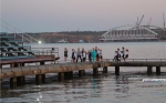 В Керчи на показе мод модели спрыгнули с подиума в море