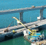 Плавучий кран подошел к Крымскому мосту для выполнения ремонта - Kerch.Com.Ru