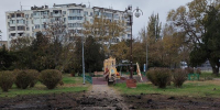 Керчане пожаловались на грязь и вонь в районе детской площадки (фото) - Kerch.Com.Ru