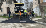 В Аршинцево асфальтируют внутриквартальные проезды (фото)