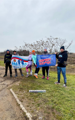 Любители моржевания пробежались по берегу Казантипского залива (фото)