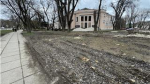 С участка рядом с политехом снимают советскую плитку (фото)